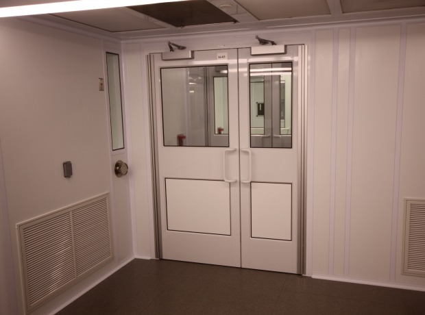 Cleanroom_ALUMA1_modular_Wall_Pharmaceutical_Door_ISO5_flush_window_Return_Air_grille